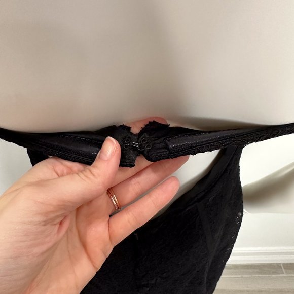 ML Monique Lhuillier Sweetheart Neckline Lace Overlay Cocktail Dress in Black - Picture 9 of 16